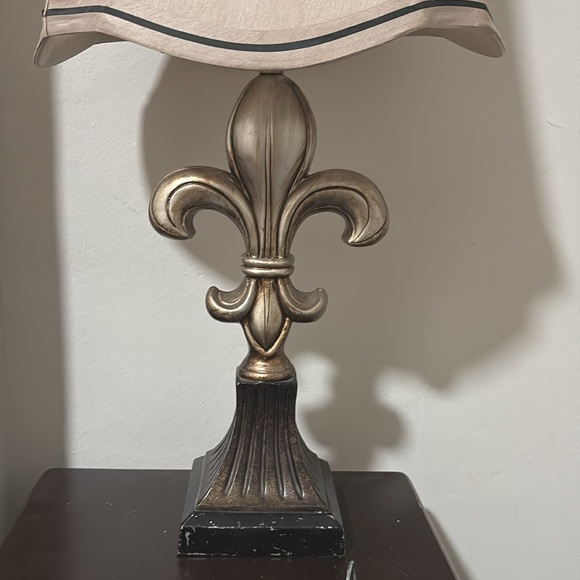 MACY’S - Elegant Tan Table Lamp set with shades - Picture 5 of 8